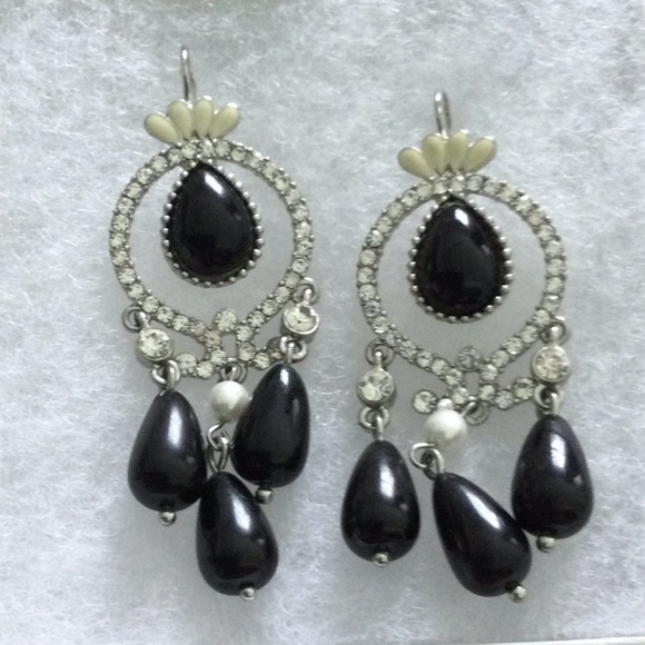Woman’s Studed Earrings with Rhinestones and Black Beads. Very Elegant - Picture 1 of 5